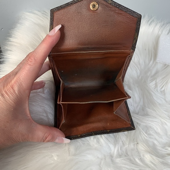 1990 authentic Louis Vuitton compact Elise wallet - scar blemish on front - Picture 9 of 16